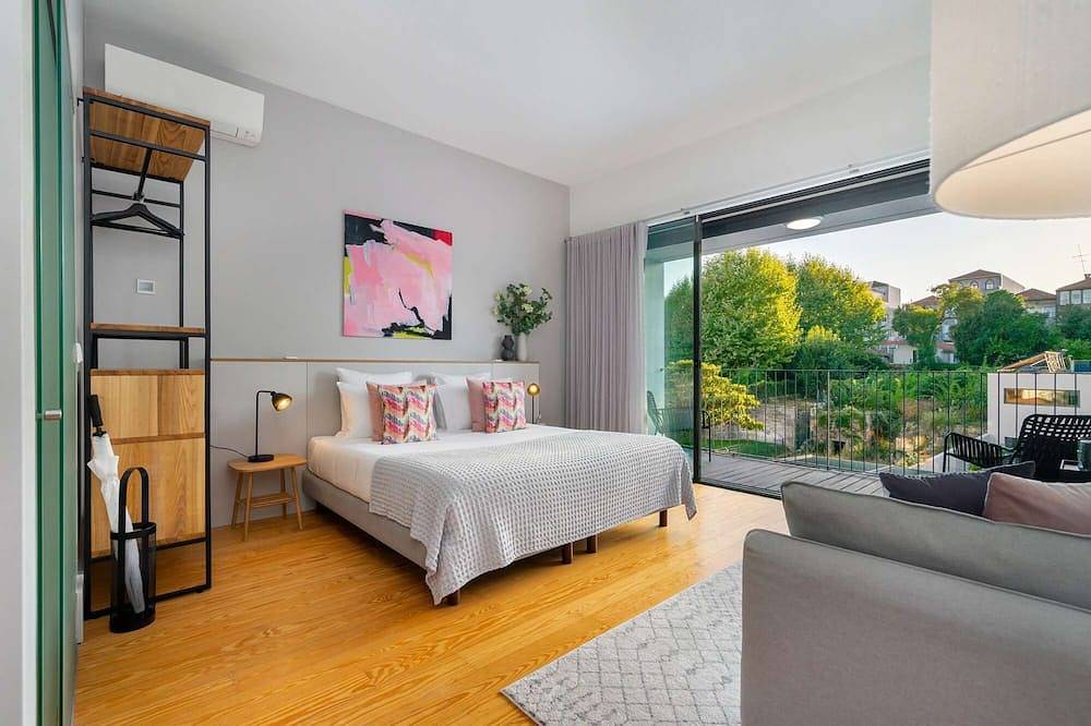 Luxury City Oasis for Family & Friends -B/Fast & Housekeeping incl. in Cedofeita, Porto