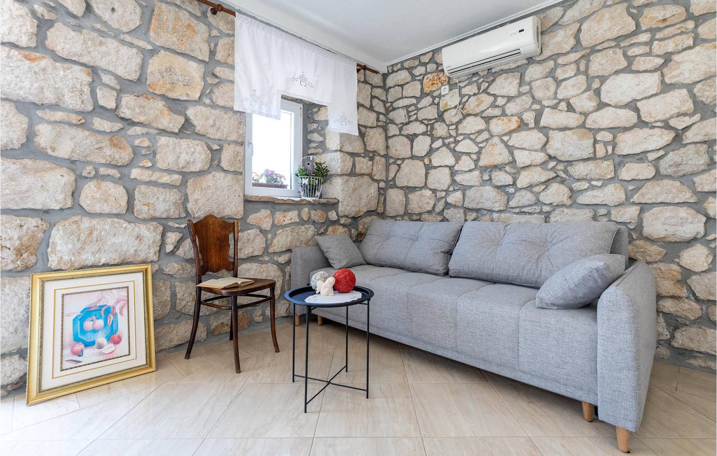 Ganze Ferienwohnung, Gemütliche 300 m zum Strand: Klimatisierte Wohnung mit Terrasse und Parkplatz in Blace, Dubrovnik-Neretva