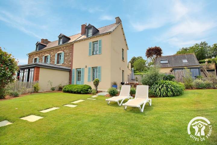 Gîte pour 4 personnes, avec Terrasse et Jardin dans L'Embarcadère (Ploubazlanec)