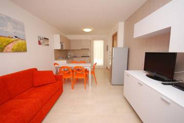 Vacation Rental for 6 Guests in Lignano Sabbiadoro, Udine Province, Picture 2