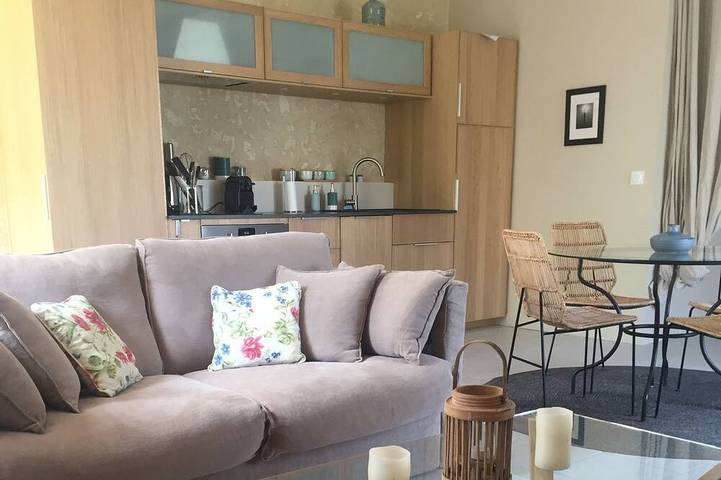 Gîte pour 2 personnes, avec Terrasse et Jardin à Sallebœuf