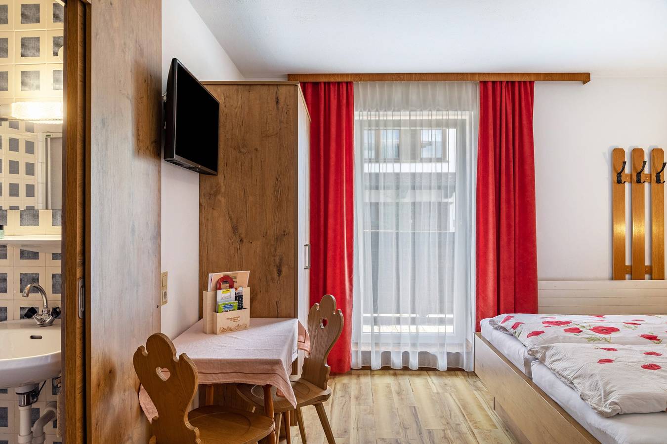 Room '18' with Mountain View, Shared Terrace and Wi-Fi in Hopfgarten im Brixental, Kaiser mountains