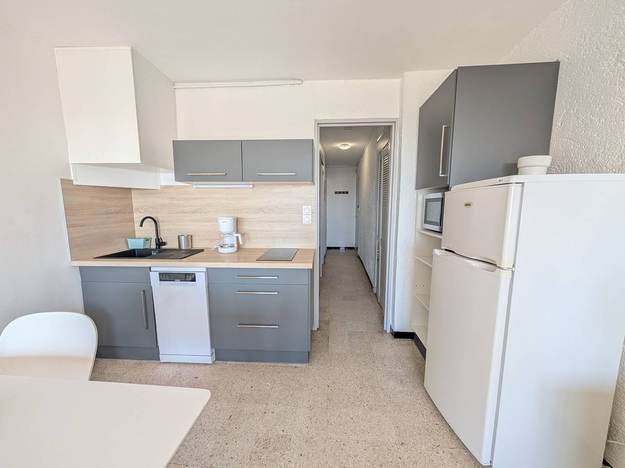 Apartamento entero, Apartamento T2 en Primera Línea de Playa con Vistas, Parking y a 150m de Servicios in Port-la-Nouvelle, Region de Narbonne