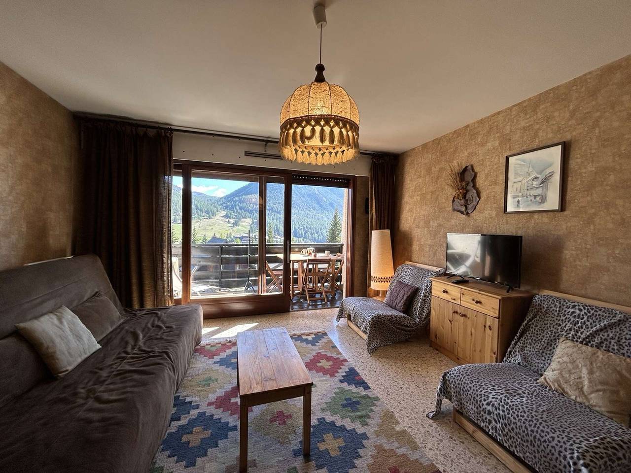 Appartement entier, Studio cosy à Montgenèvre - 4 pers, balcon, parking, navette gratuite, à 600m des pistes et commerces in Montgenèvre, Région de Briançon