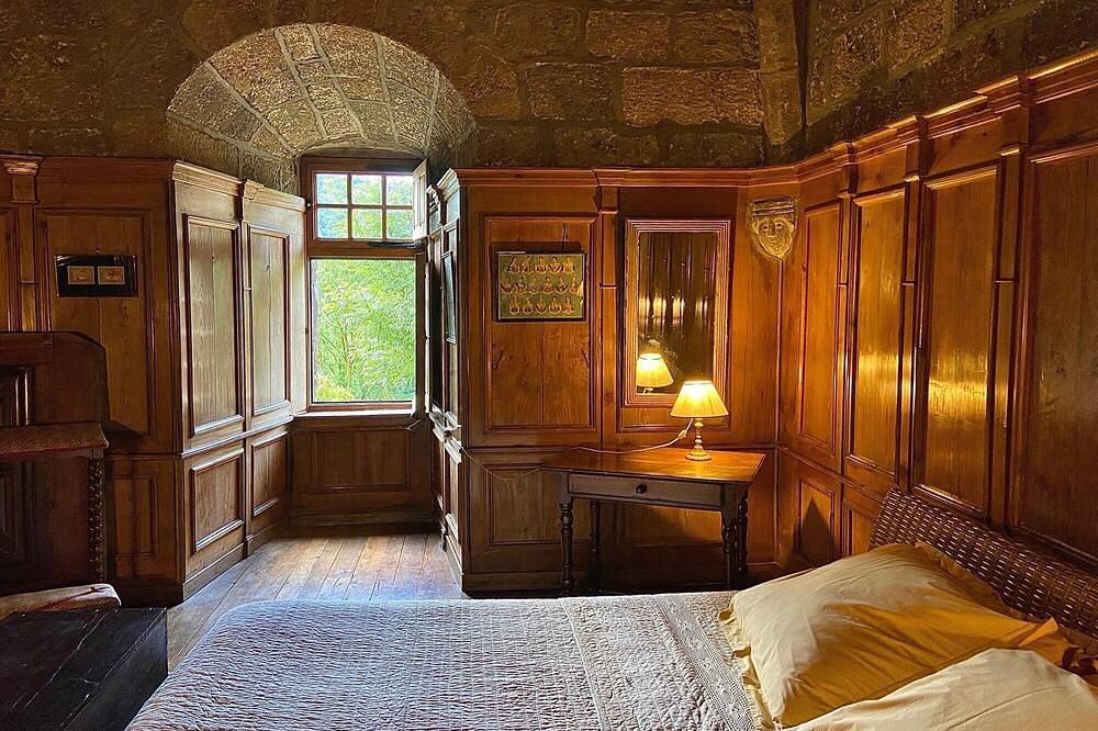 Chambre d’hôtes « Chambre Evêque » in Saint-Martin-sous-Vigouroux, Région de Saint-Flour