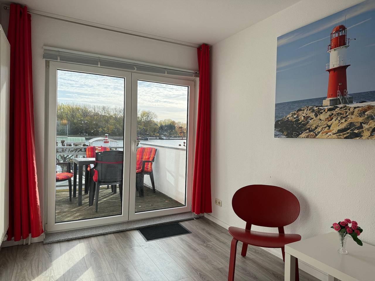 Ganze Wohnung, Ferienwohnung Traveperle 2 mit zwei Balkonen und Traveblick in Travemünde, Lübeck