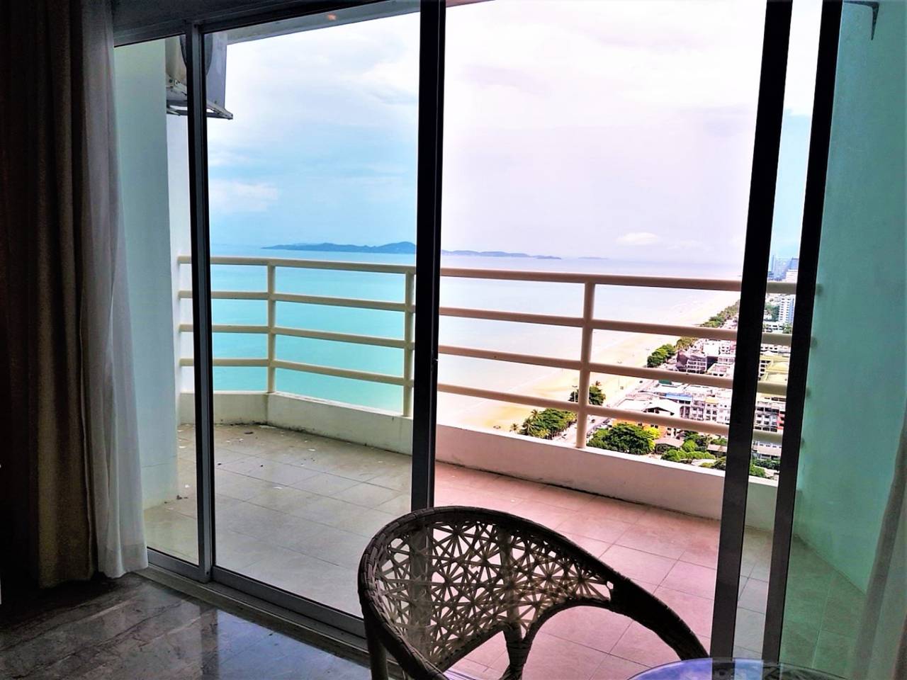 Ganzes Studio, Beach Condo with Stunning Sea Views - Sleeps 2 in Pattaya, Chon Buri