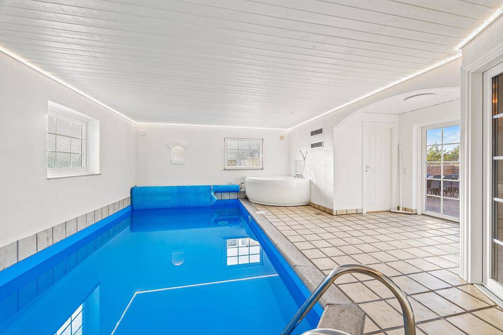 Reetdachhaus mit Pool, Whirlpool und Sauna in Blavand, Varde