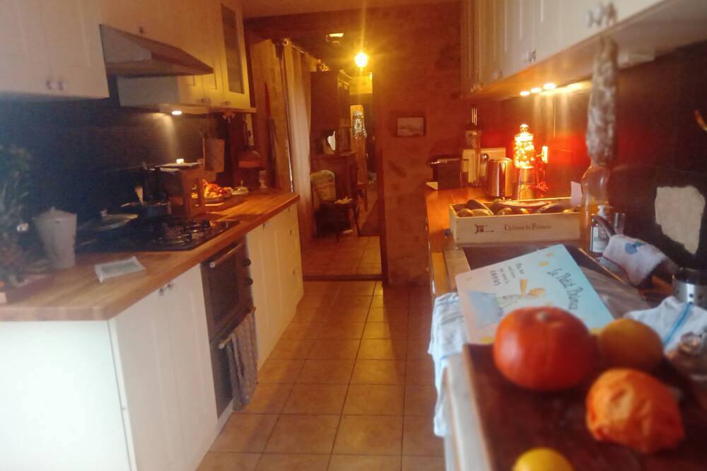 Gite:bedroom with bathroom, pantry, kitchen in Lurcy-Lévis, Allier