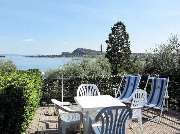 Villa per 6 persone, con terrazza e piscina a Manerba del Garda