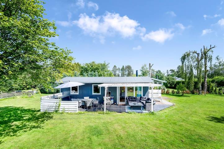 Ferieudlejning for 4 personer, med terrasse og have, husdyr tilladt i Falster