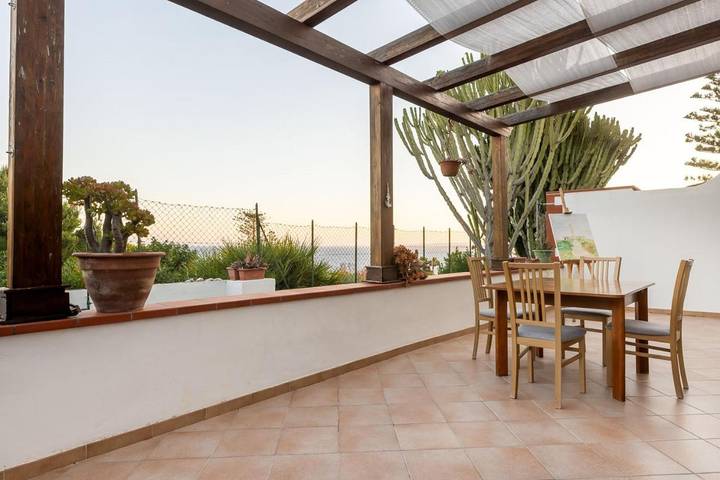 Villa für 8 Personen, mit Garten und Ausblick sowie Terrasse, mit Haustier in Fanusa