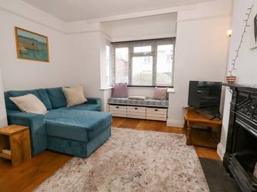 Log Cabin for 6 People in Swanage, Purbeck Heritage Coast, Photo 3