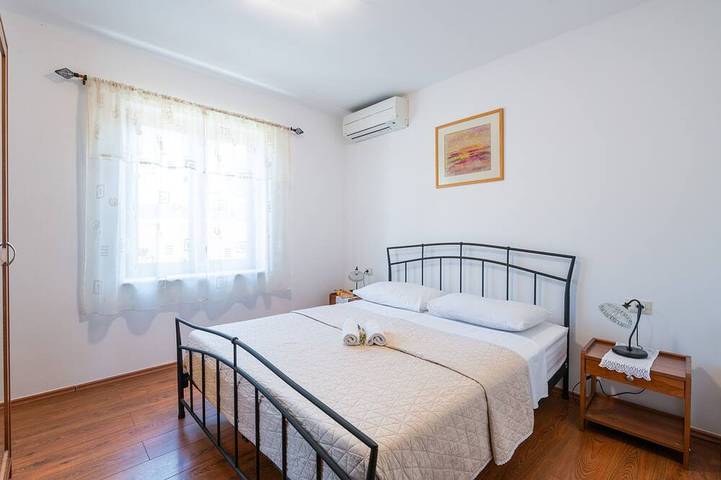 Stilvolle Villa**** beheiztem Schwimmbad, 2,5 km vom Meer entfernt, Grill, Wifi in Marčana, Südküste Istrien