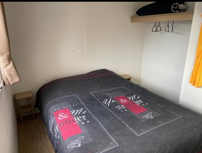 Camping pour 6 personnes, avec piscine et bassin pour enfant ainsi que jacuzzi et jardin