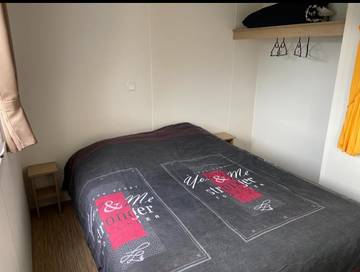 Gîte pour 6 personnes, avec piscine et jardin ainsi que jacuzzi et bassin pour enfant dans Luna Park La Palmyre