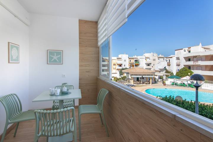 Appartement de vacances pour 4 personnes, avec Balcon ainsi que Jardin et Bassin pour enfant