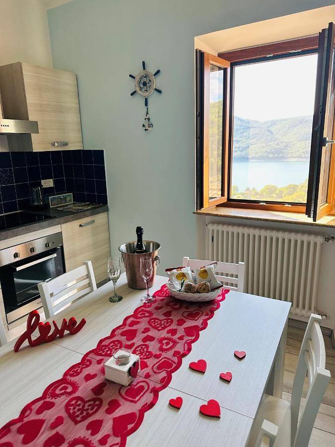 Gîte pour 3 personnes, avec vue sur le lac et vue à Castel di Tora - 3