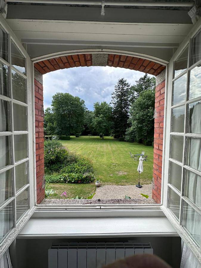 Location de vacances pour 5 personnes, avec jacuzzi ainsi que jardin et piscine à Angey - 2