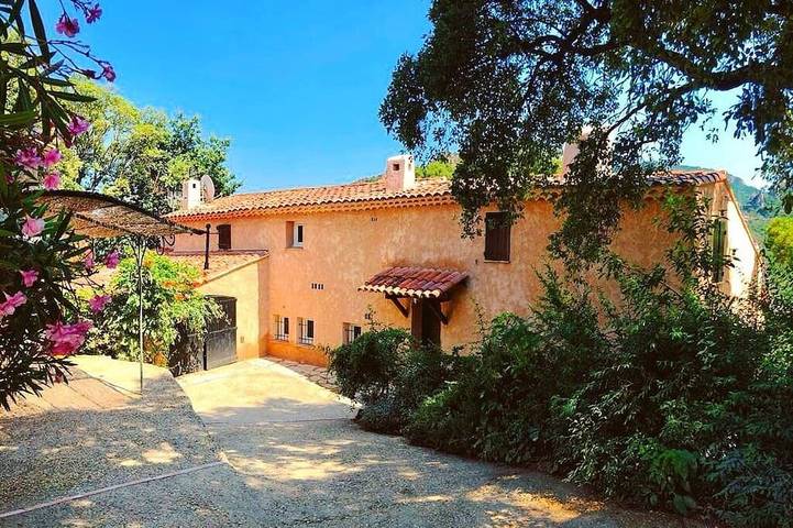 Villa for 12 people, with hot tub and garden - 1