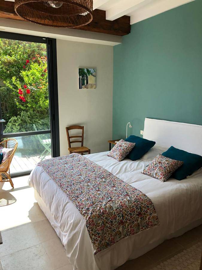 Chambre d’hôte pour 2 personnes, avec piscine et jardin à Surgères