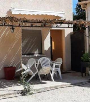 Gîte pour 5 personnes, avec terrasse à Le Pouget