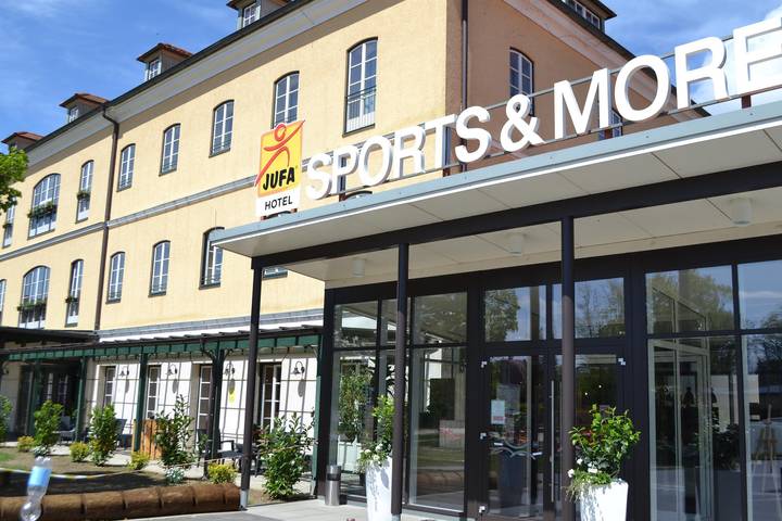 Hotel für 2 Personen, mit Terrasse und Garten sowie Pool und Ausblick in Fürstenfeld