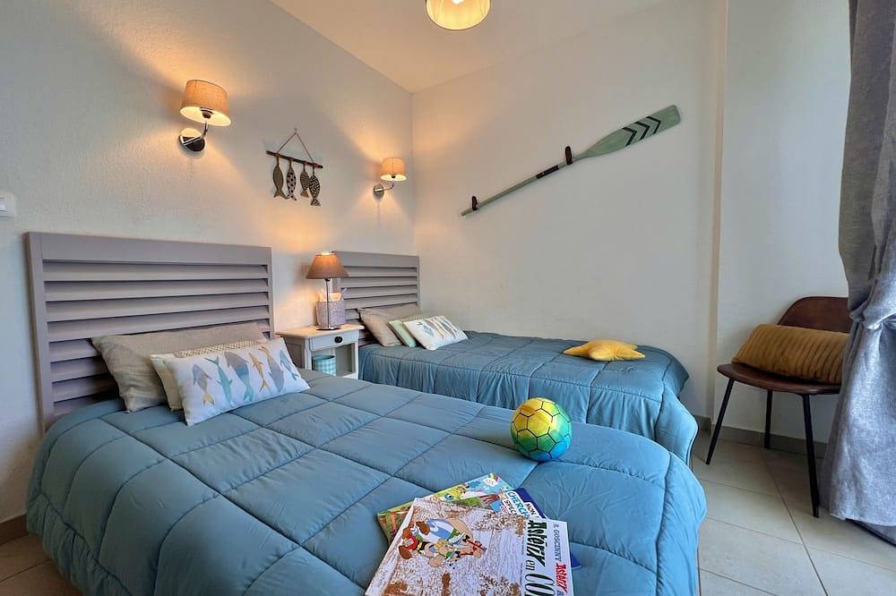 Appartement entier, Hébergement en duplex. Jardin privé. 6 couchages. À moins de 100 m de la plage. in Poggio-Mezzana, Arrondissement de Corte