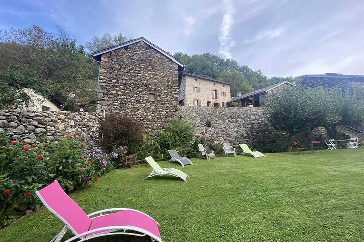 Location de vacances pour 8 personnes, avec Jardin à UR