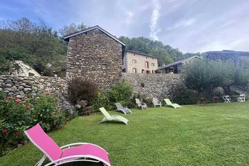 Location de vacances pour 8 personnes, avec jardin, animaux acceptés à UR