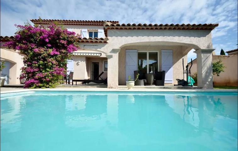 Maison d’hôte pour 2 personnes, avec piscine ainsi que jardin et vue à Fréjus