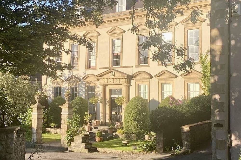 Spacious Georgian manor house in quaint village in Shepton Mallet, Somerset