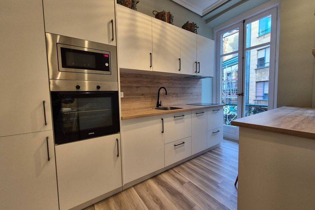 Ganze Wohnung, Charming Apartment with Wi-Fi, Kitchen & Washer/Dryer in Oviedo, Cordillera Cantábrica
