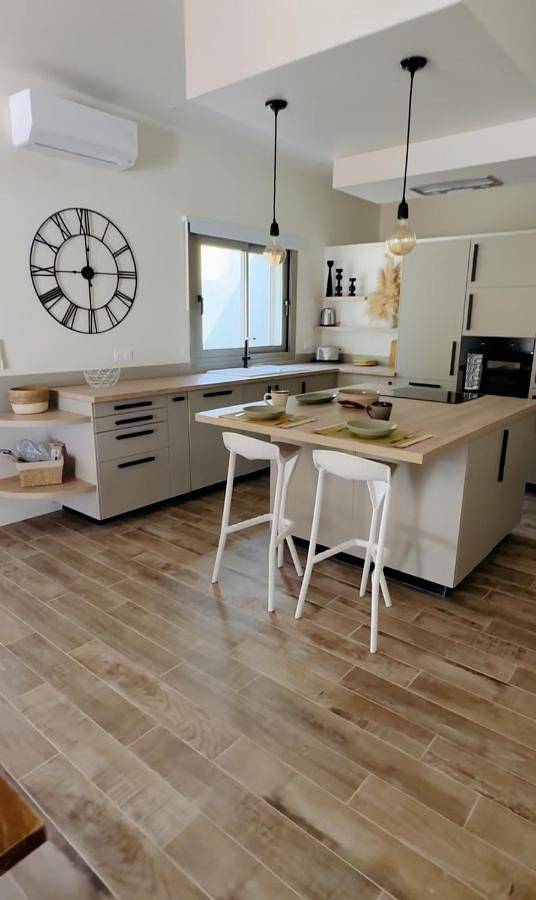 Location de vacances pour 8 personnes, avec terrasse ainsi que vue et piscine à Roquefort-la-Bédoule - 4