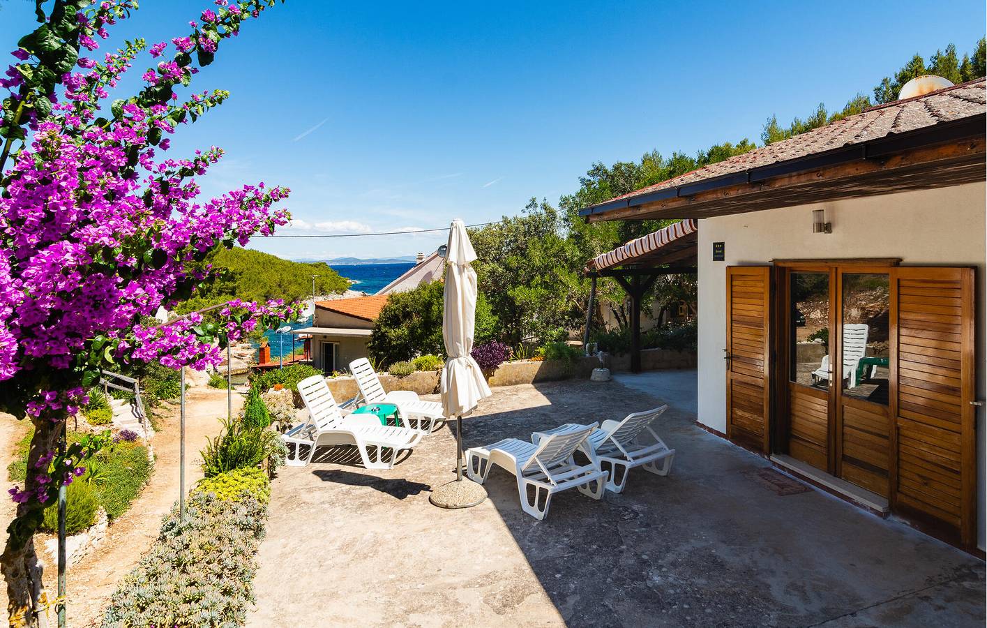 Gemütliche Ferienwohnung mit Meerblick, Terrasse und kostenlosen Parkplätzen, 1 km vom Strand entfernt in Hvar Stadt, Hvar