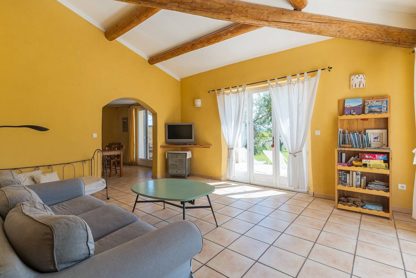 Holiday Home 'La Bellimure' with Mountain View, Shared Terrace and Wi-Fi in Saint-Christol, Parc naturel régional du Mont-Ventoux