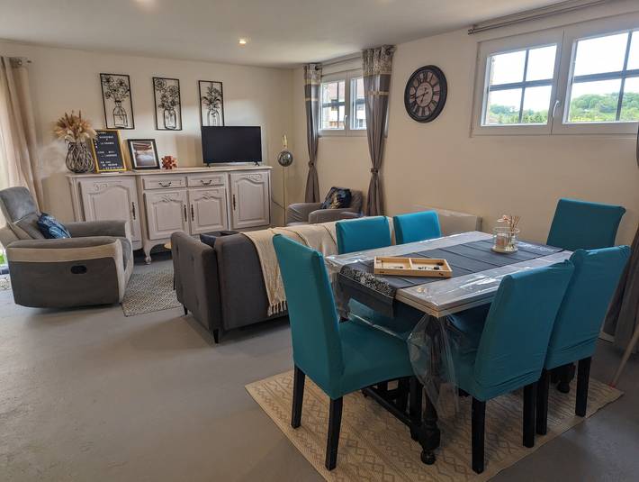 Gîte pour 4 personnes, avec jardin à Neuilly-l'Évêque