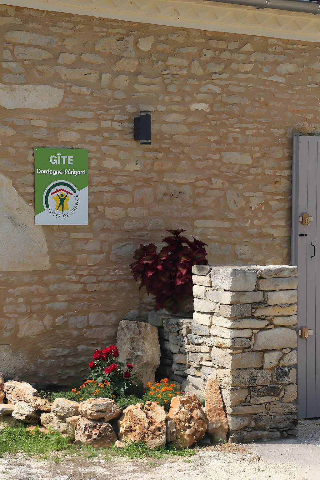 Gîte du Pas de la Mignonne avec piscine privée, Wi-Fi et climatisation in Excideuil, Périgord Vert