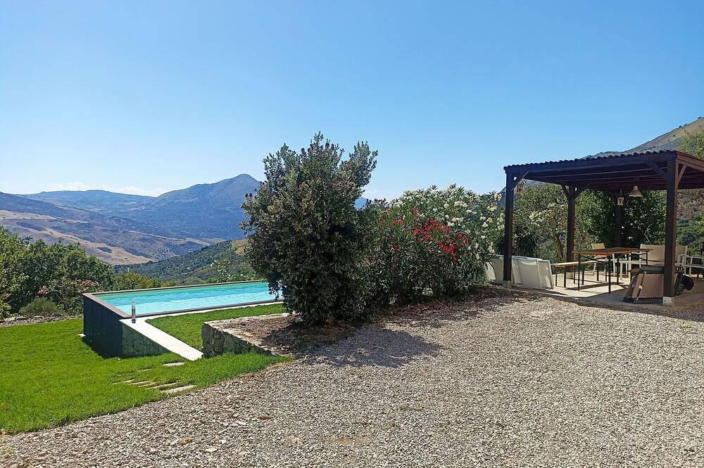 Alleinstehendes Ferienhaus mit privatem Pool, Klimaanlage,  W-Lan, Tv, Panoramablick, Parkplatz in Polizzi Generosa, Palermo Provinz