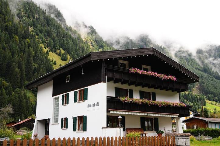 Ferienwohnung für 4 Personen, mit Terrasse und Garten sowie Sauna und Ausblick in Gaschurn und Umgebung