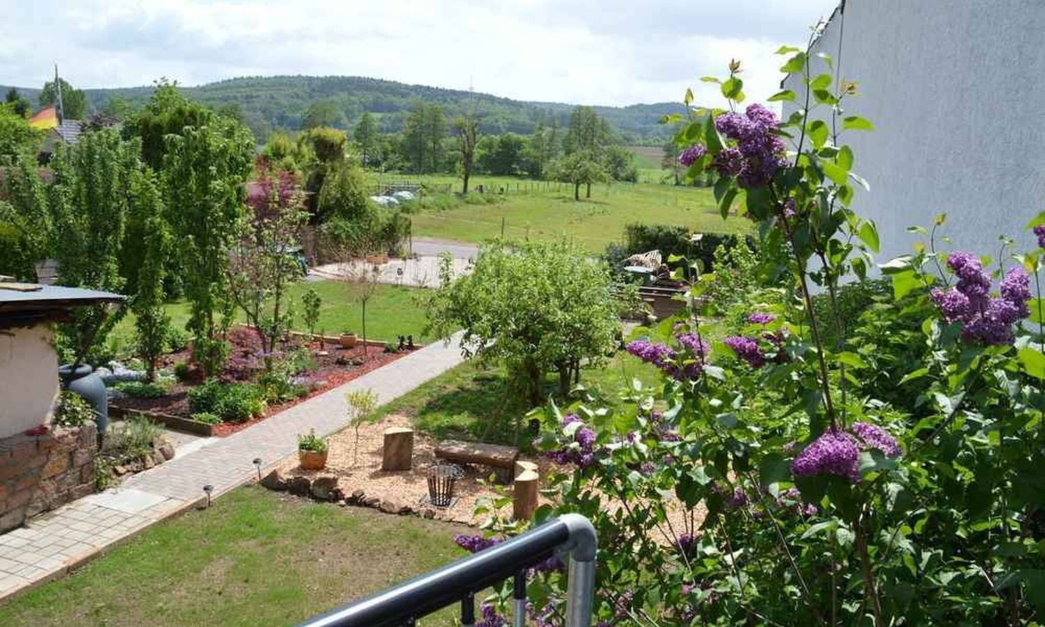Ferienhaus 'Gründaublick' mit gemeinsamer Terrasse, gemeinsamem Garten und Wi-Fi in Gründau, Main-Kinzig-Kreis