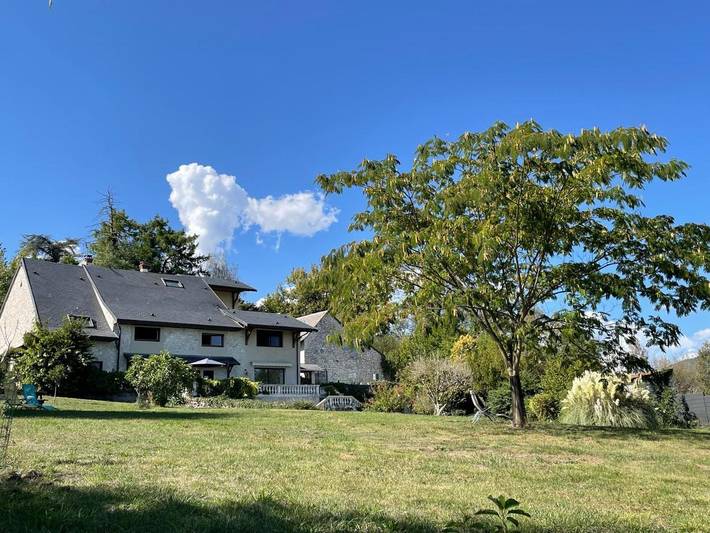 Parc de vacances pour 2 personnes, avec Terrasse ainsi que Jardin et Vue à Ceyzérieu