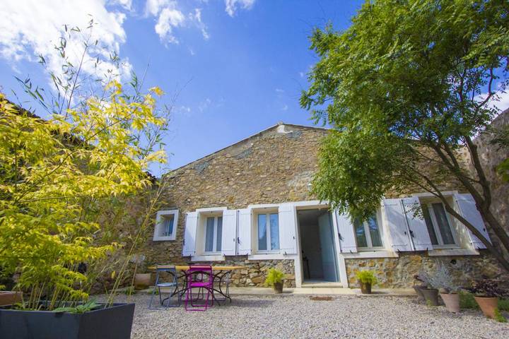 Gîte pour 4 personnes, avec terrasse et piscine à Montséret - 2