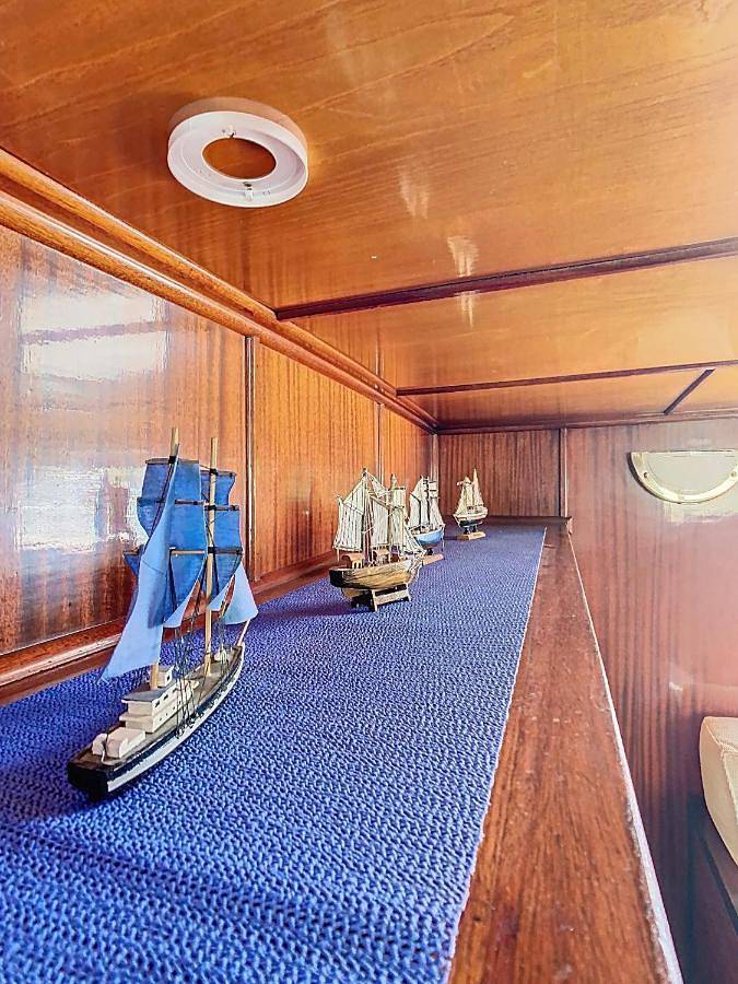 La Marquise "dormez dans une péniche" in Melun, Seine-et-Marne