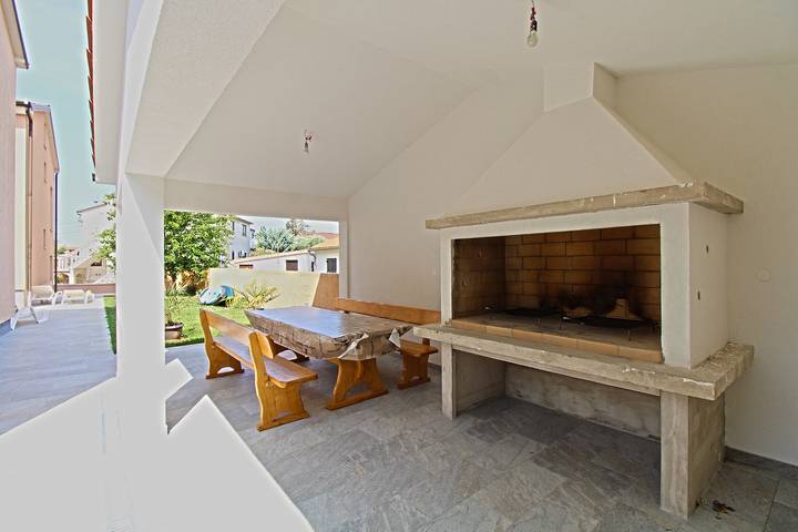 Gîte pour 5 personnes, avec piscine et terrasse à Peroj - 2