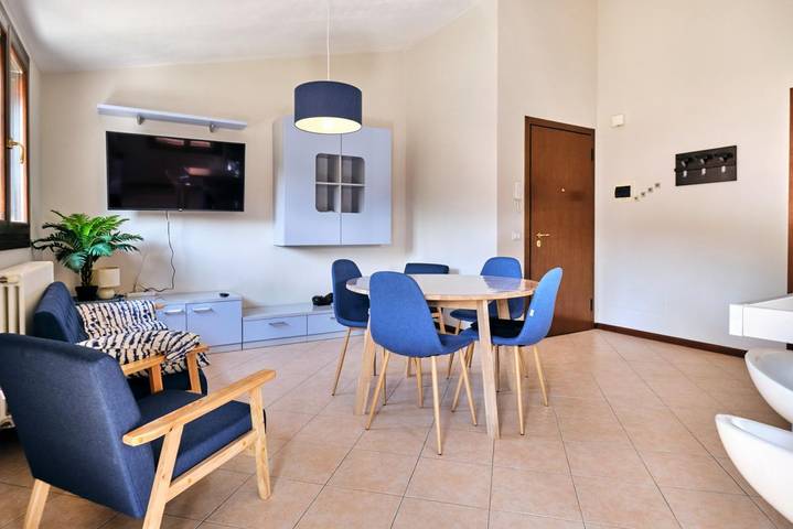 Apartamento entero, ApartmentsGarda - Three Room Apartment - Casa Eline in Garda, Montañas Garda