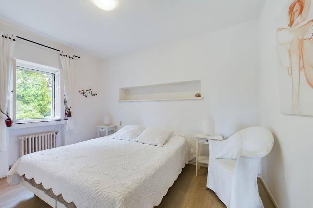 Property with authentic charm in Le Rouret, Region de Cannes