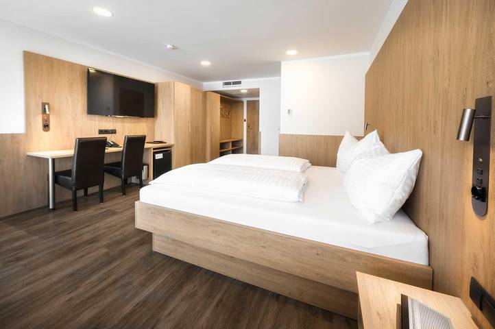 Habitación doble, aseos y baño/ducha separados, adaptada para discapacitados in Graz, Steirerland