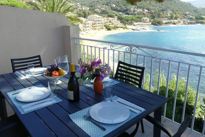 Location de vacances pour 4 personnes, avec balcon et jardin à Casaglione