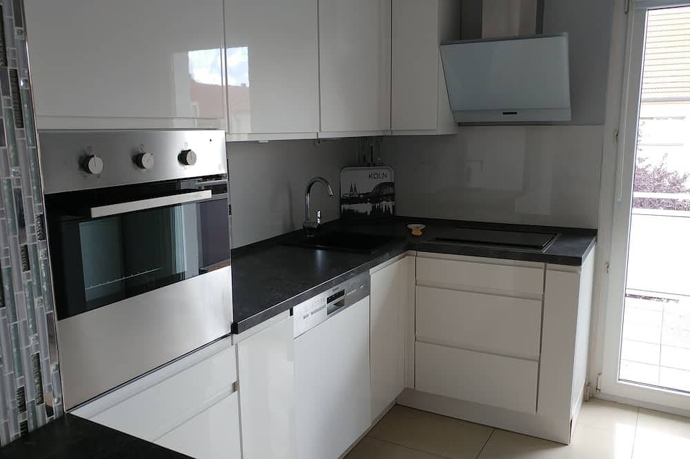Geheel appartement, Nice apartment near Tradefair and City 8 Min. in Kalk (Keulen), Keulen